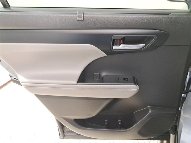 Used 2023 Toyota Highlander XLE image 13
