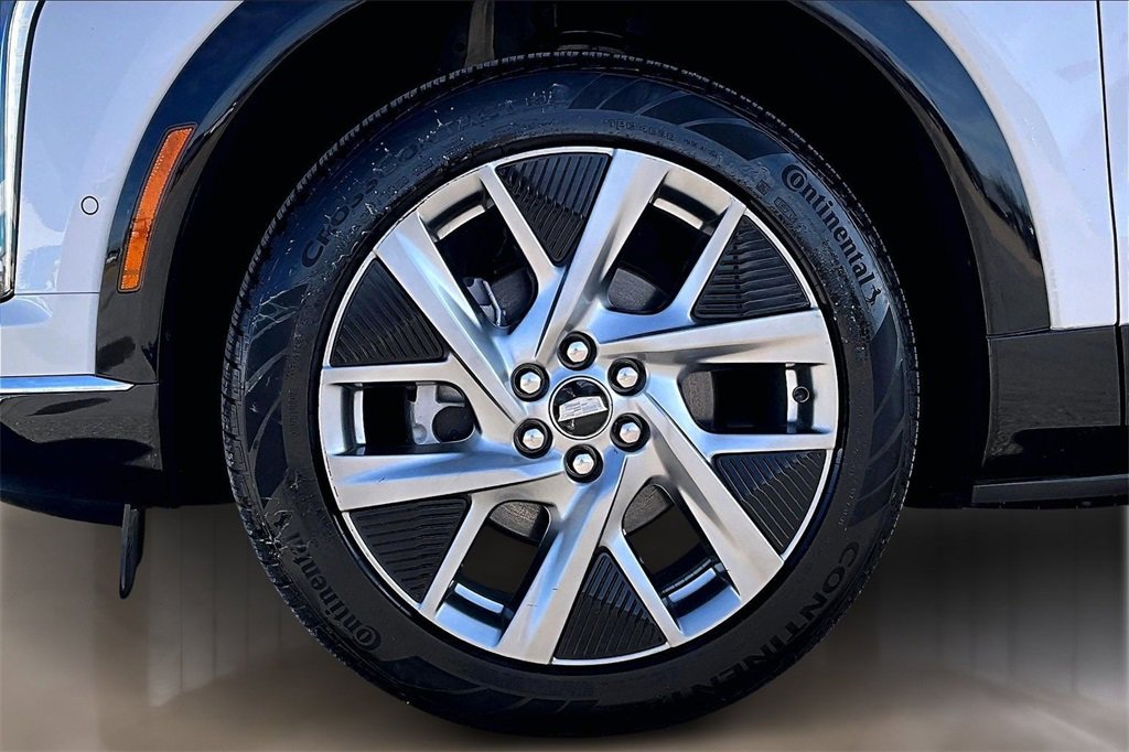 Certified 2025 Cadillac Optiq Luxury 1 image 8