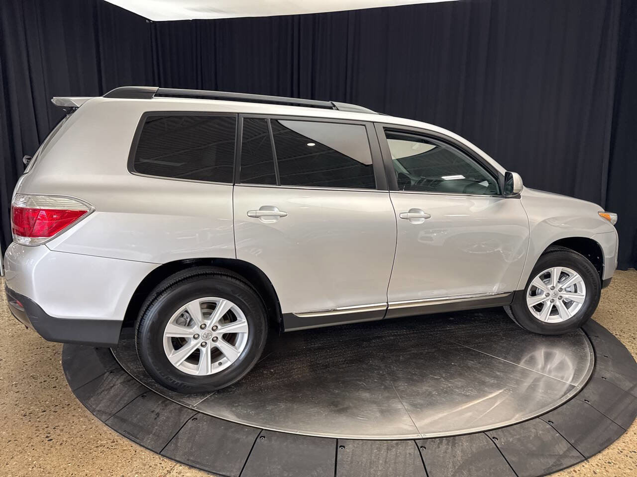 Used 2012 Toyota Highlander SE w/ Tow Pkg AWD/4WD image 12
