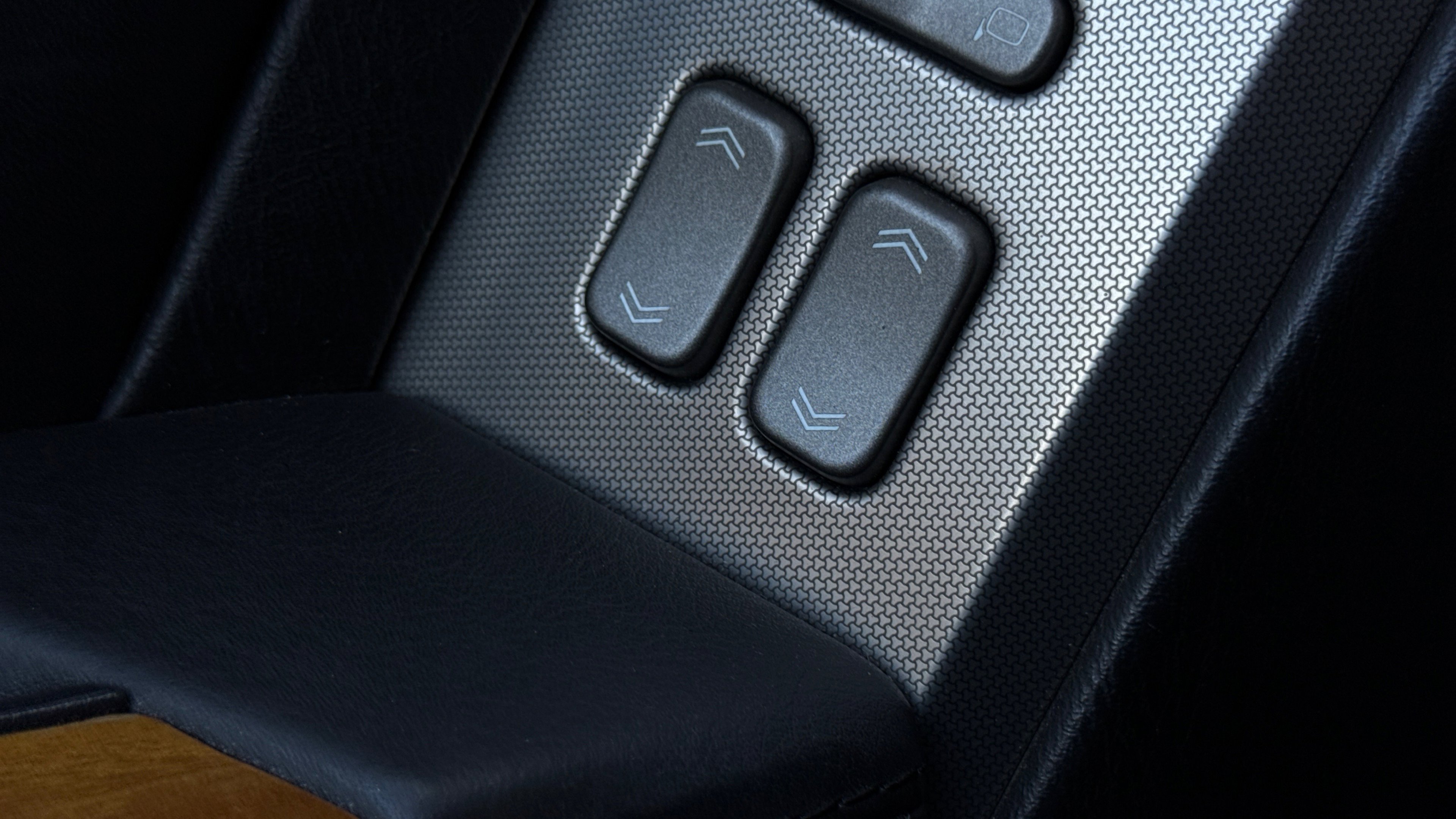 Used 2004 Cadillac XLR image 92