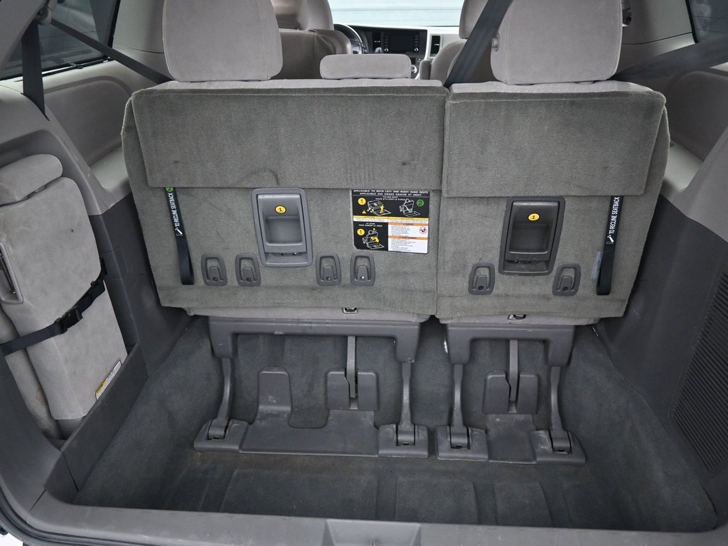 Used 2019 Toyota Sienna LE image 40