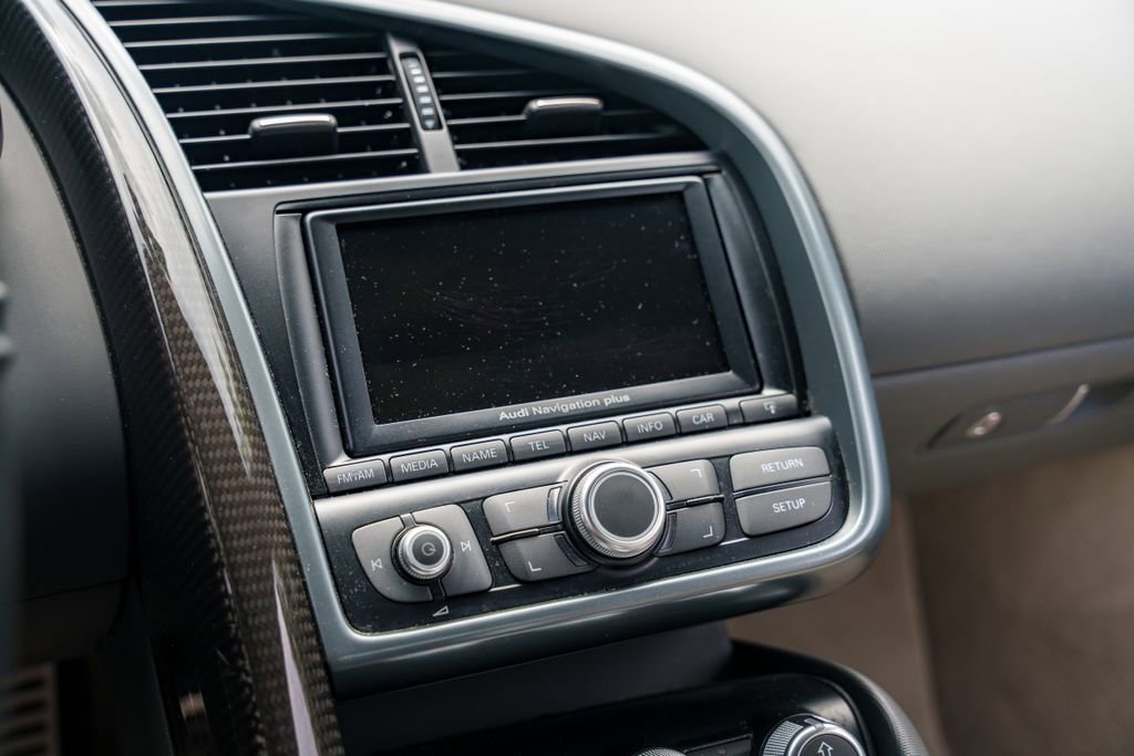 Used 2010 Audi R8 V8 image 21