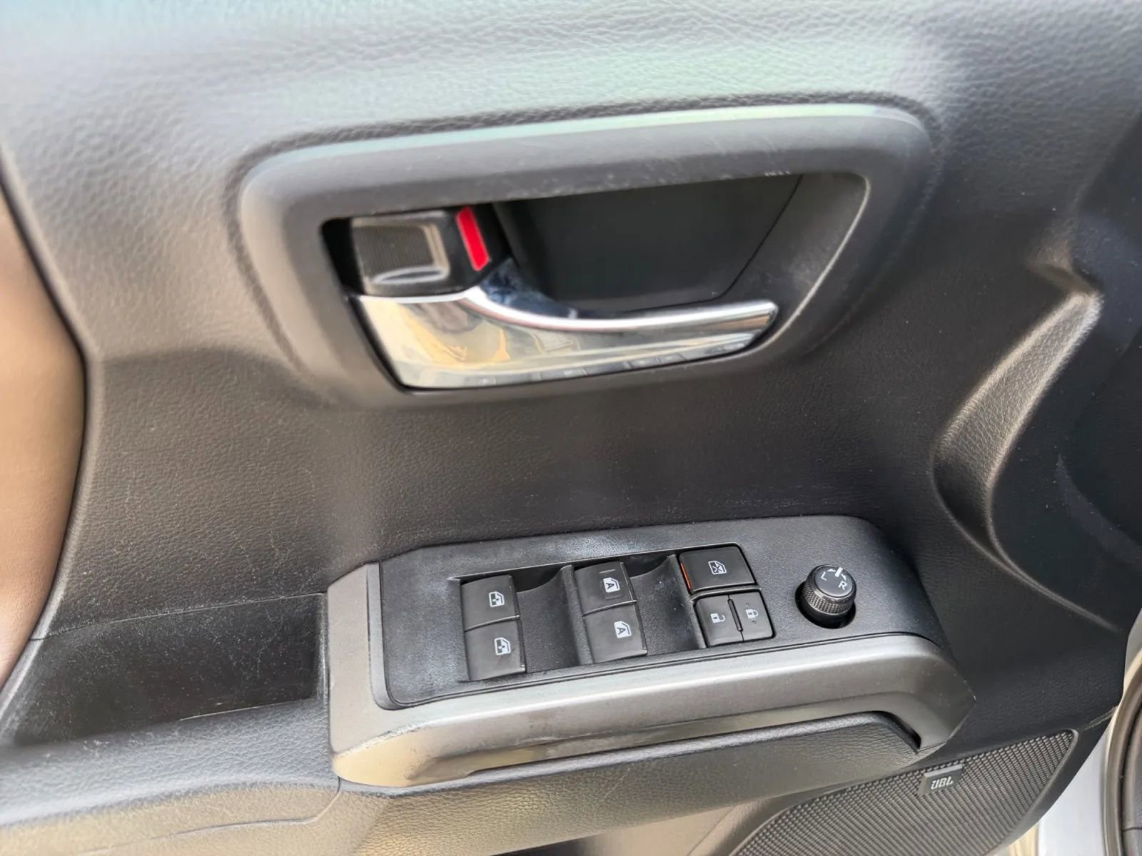 Used 2020 Toyota Tacoma Limited AWD/4WD image 15