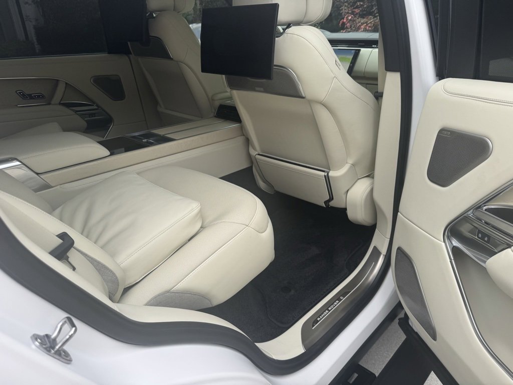 Used 2025 Land Rover Range Rover SV image 20