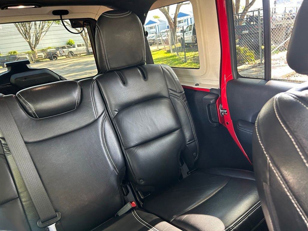 Used 2018 Jeep Wrangler Unlimited Sahara AWD/4WD image 15