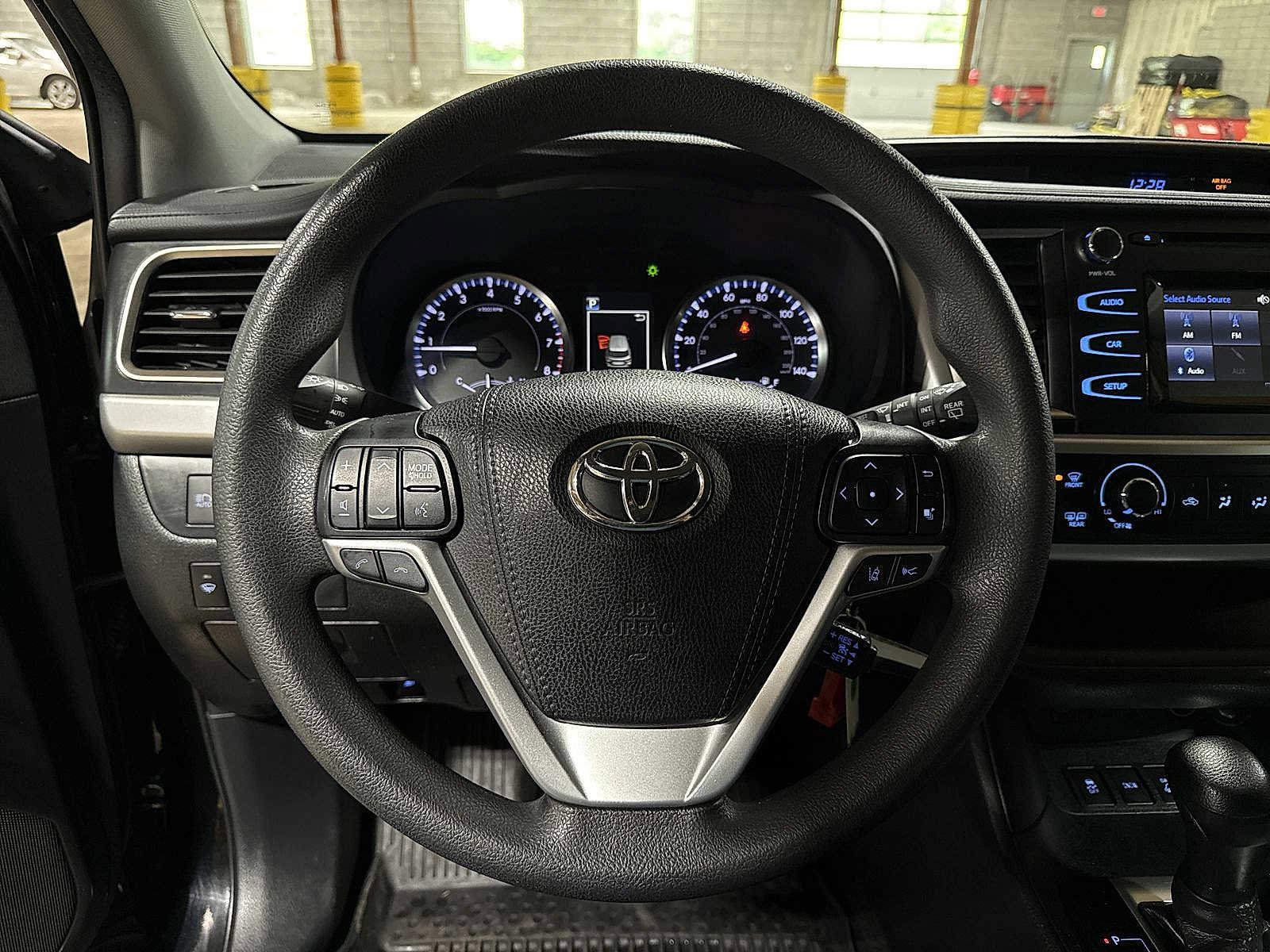 Used 2019 Toyota Highlander LE AWD/4WD image 19