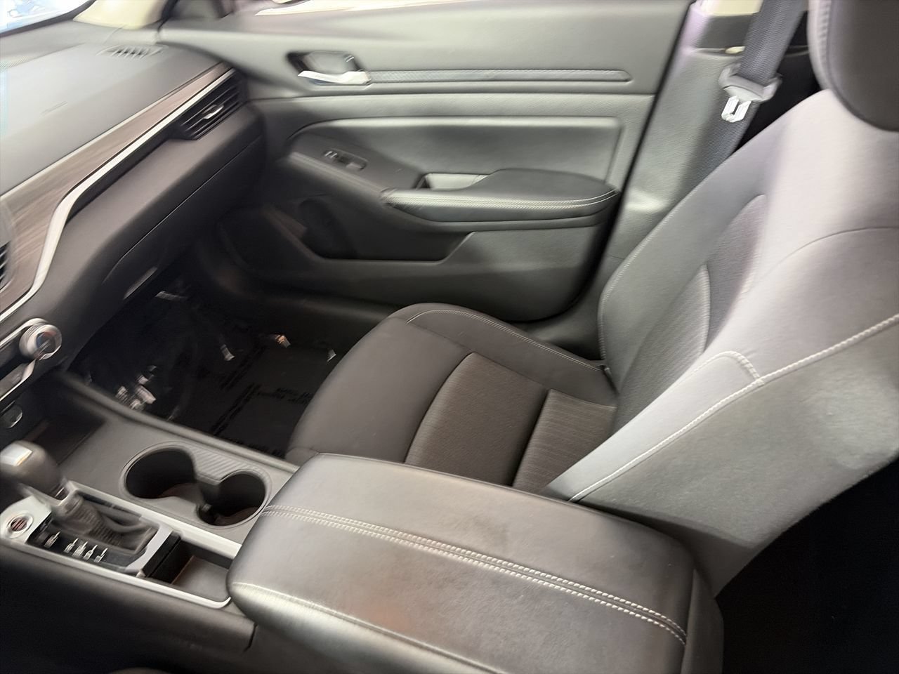 Used 2025 Nissan Altima 2.5 SV FWD image 21