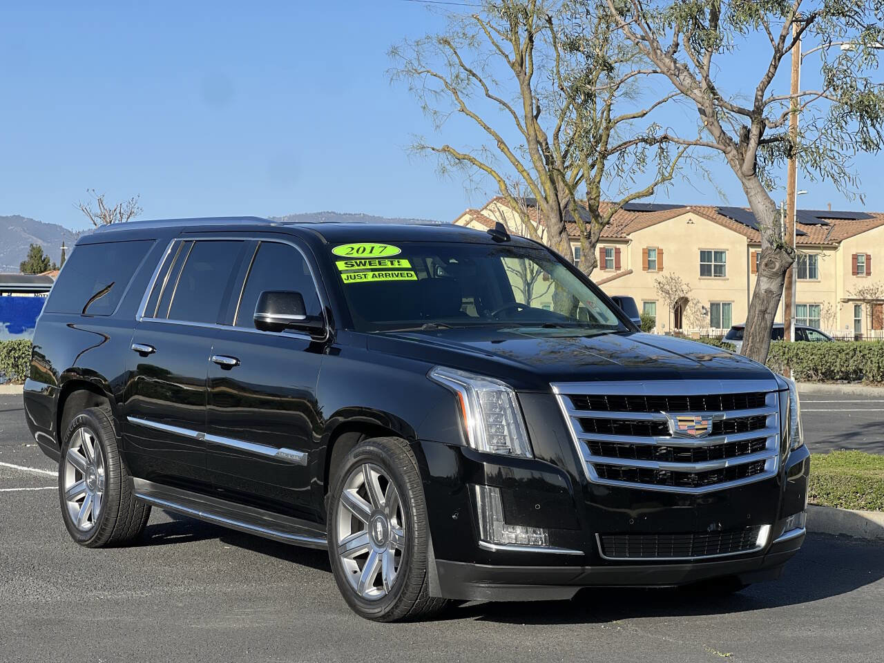 Used 2017 Cadillac Escalade ESV Luxury image 2