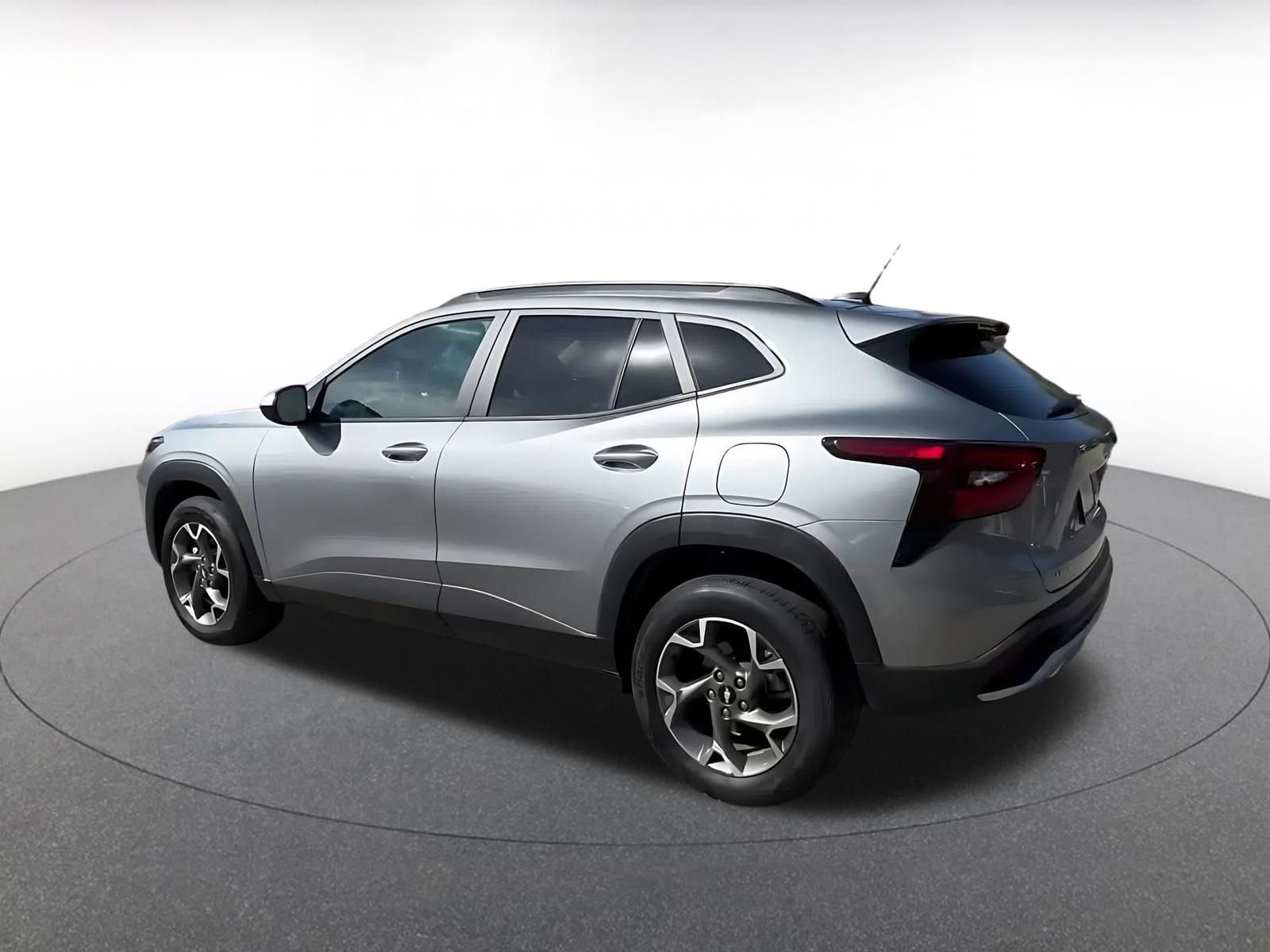 Used 2025 Chevrolet Trax LT w/ LT Convenience Package image 10