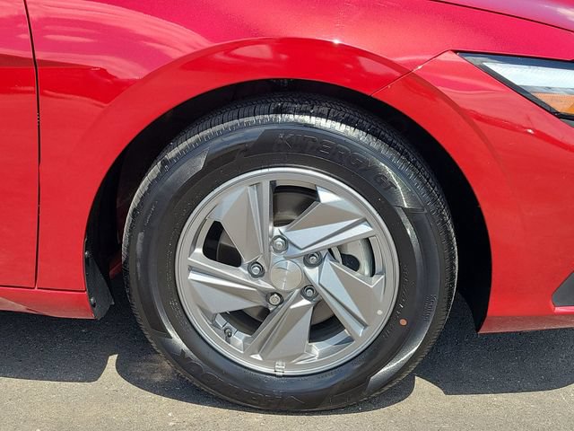 Certified 2025 Hyundai Elantra SE FWD image 5