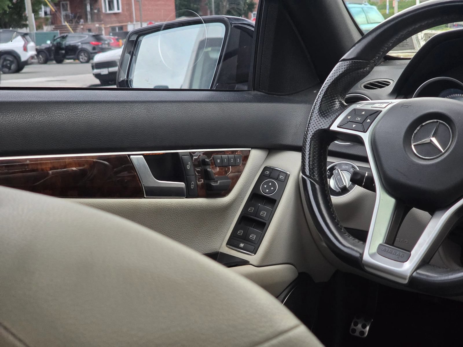 Used 2014 Mercedes-Benz C 300 4MATIC Sedan image 30
