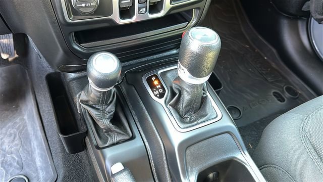 Used 2023 Jeep Wrangler Unlimited w/ Sun & Screen Package image 18
