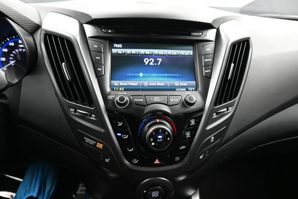 Used 2015 Hyundai Veloster Turbo FWD image 17