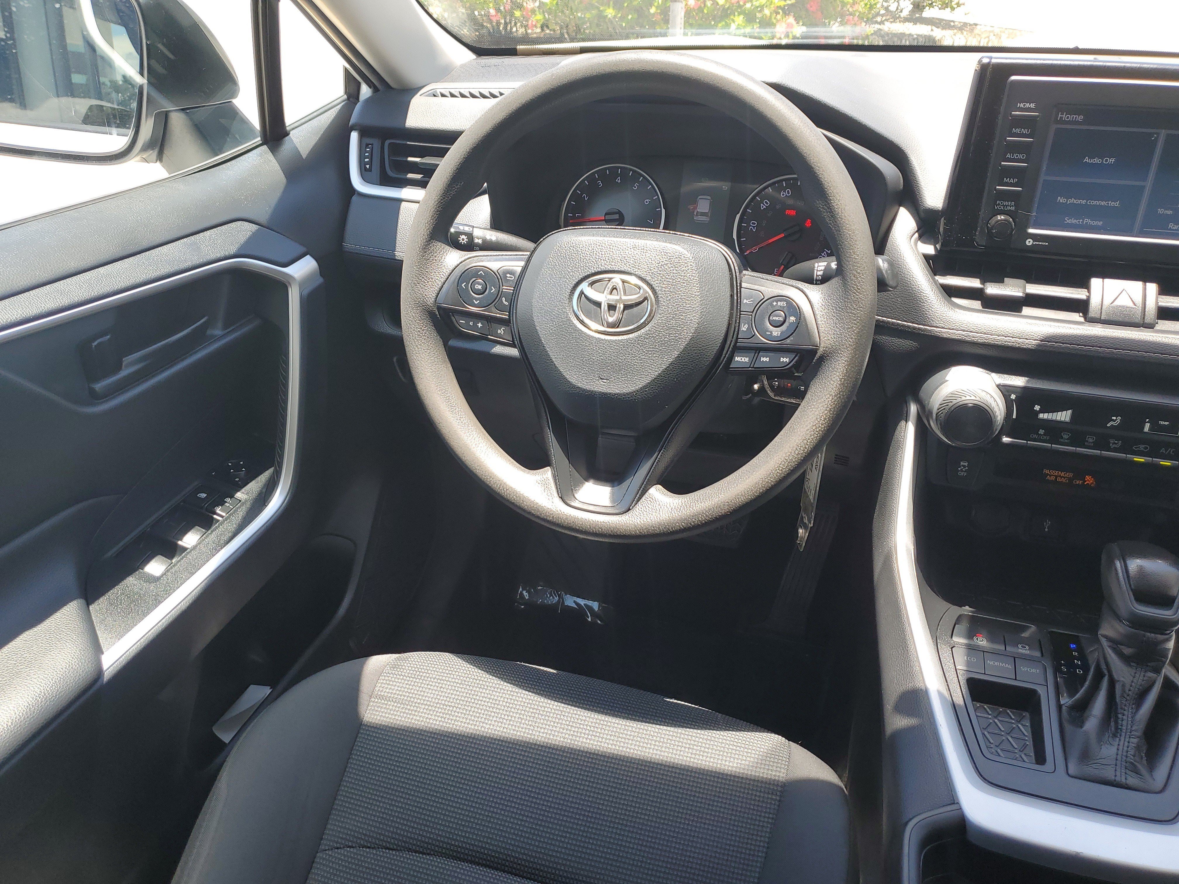 Used 2021 Toyota RAV4 LE FWD image 14