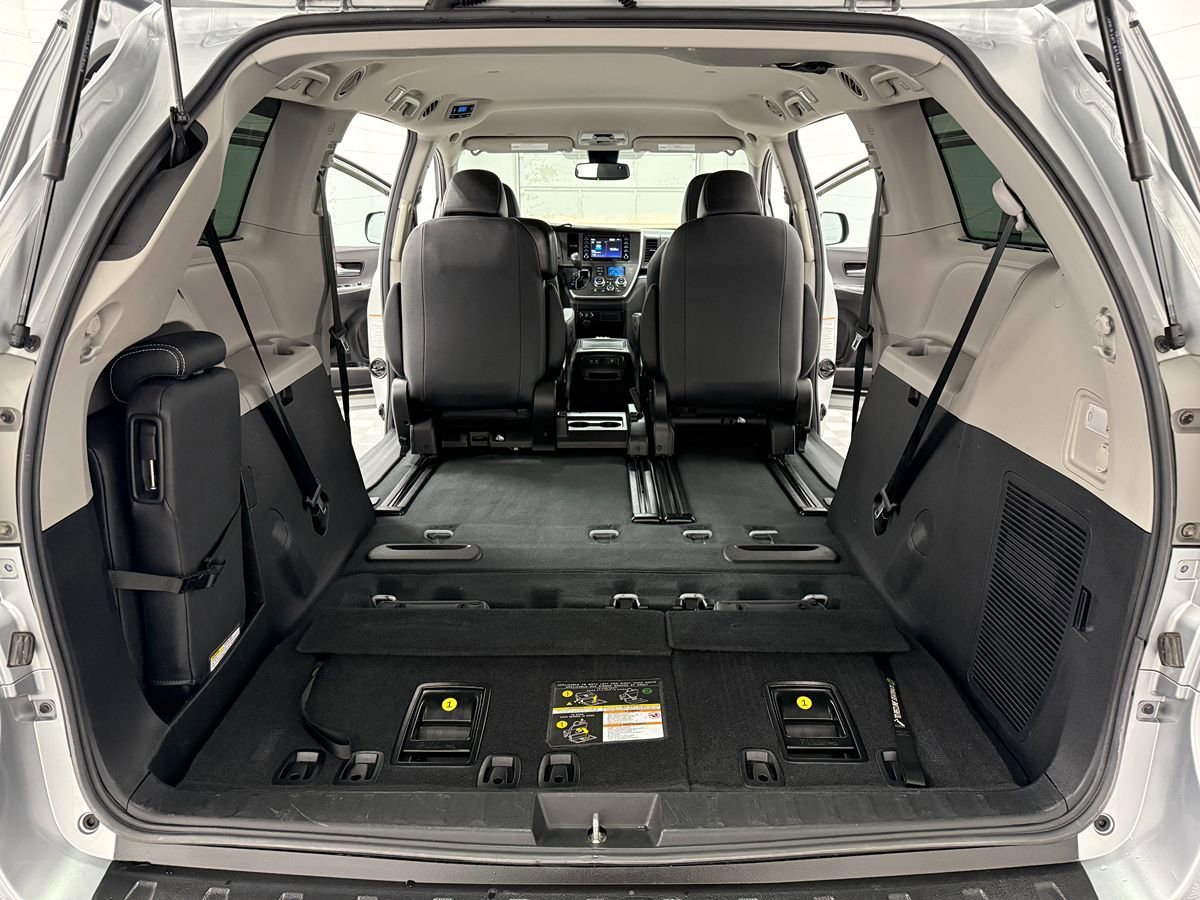 Used 2020 Toyota Sienna SE image 26
