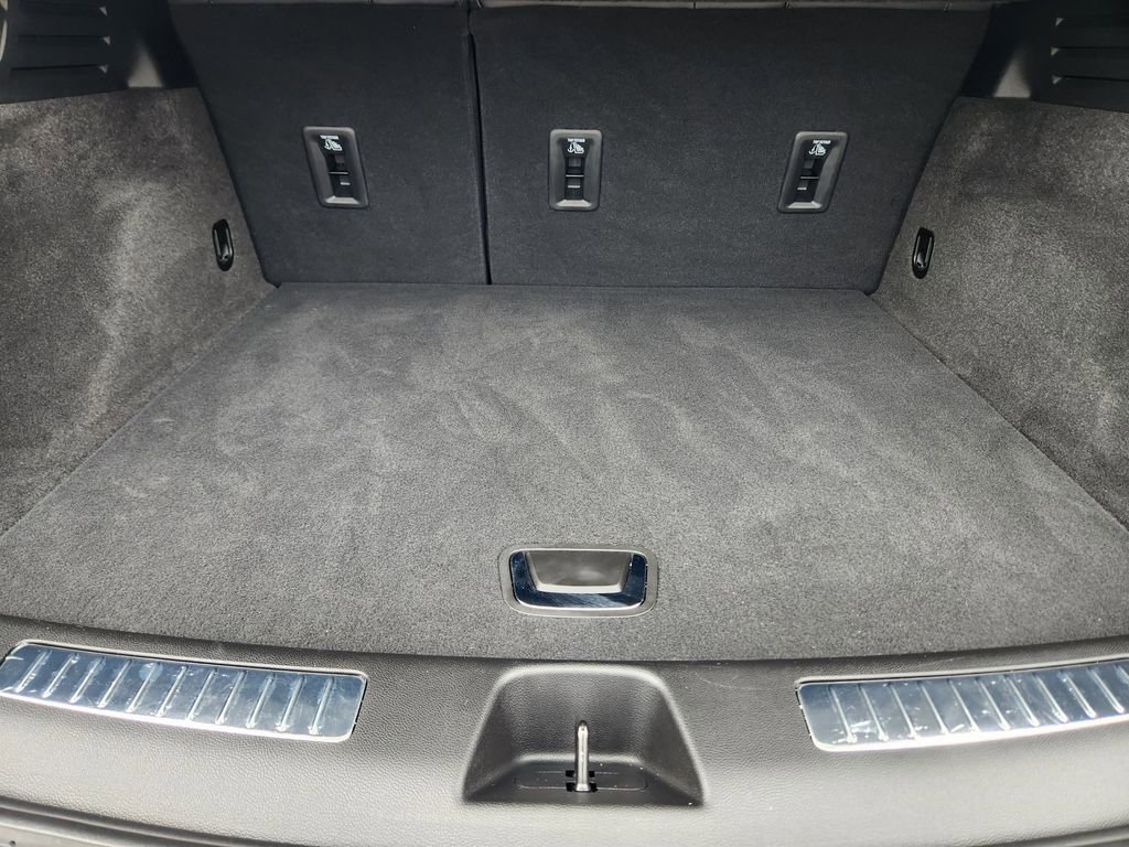 Used 2024 Cadillac XT4 Sport w/ Cold Weather Package FWD image 32