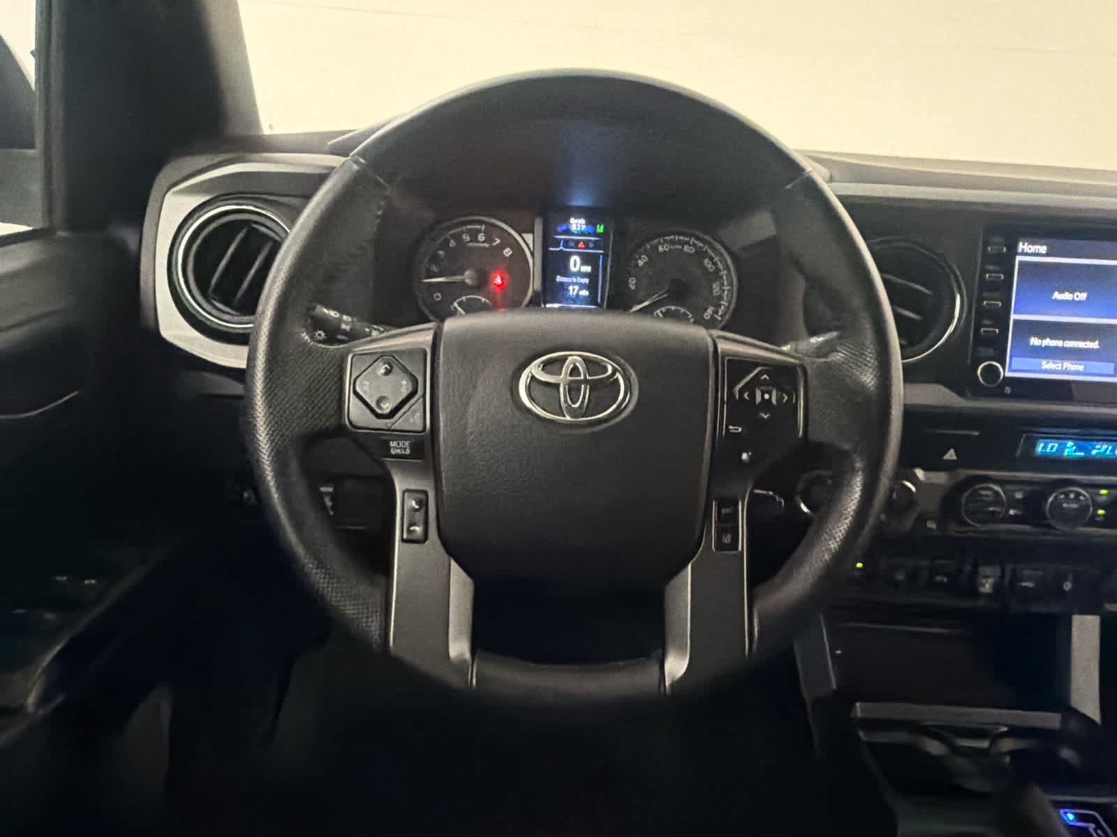 Used 2021 Toyota Tacoma TRD Off-Road w/ Technology Package AWD/4WD image 17