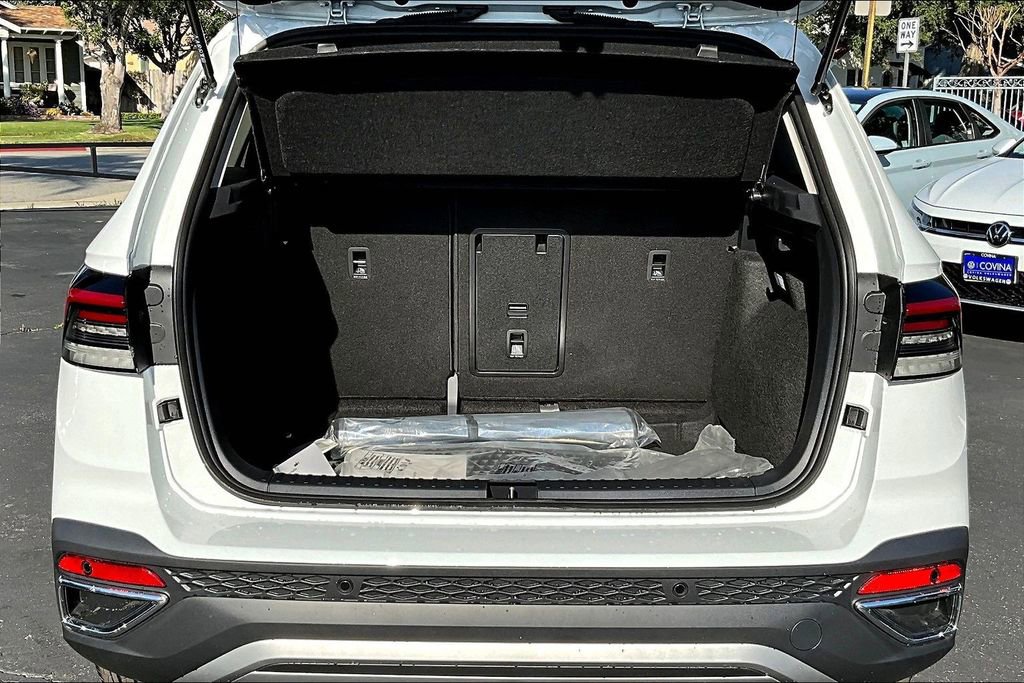 New 2026 Volkswagen Taos SE image 24
