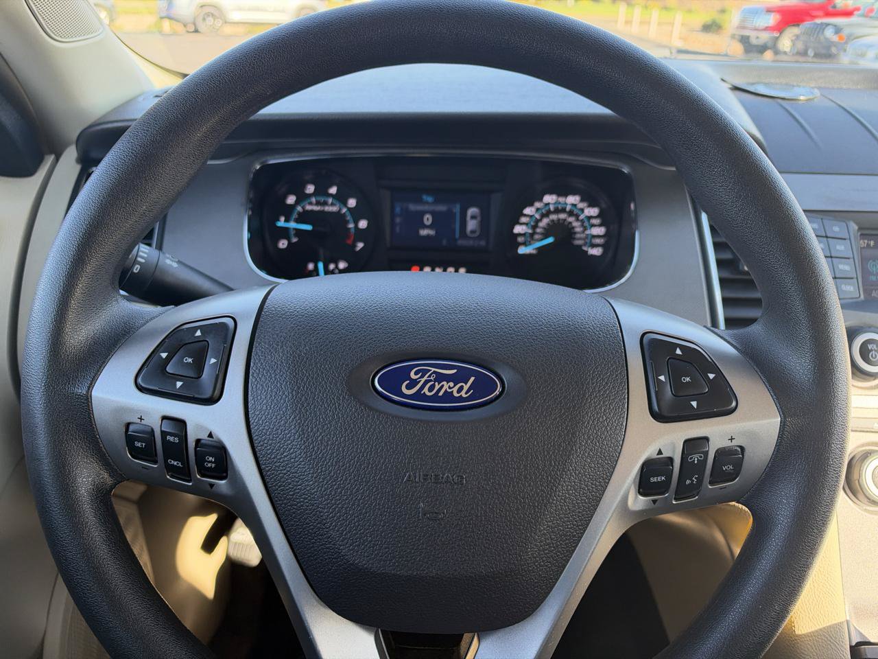 Used 2018 Ford Taurus SE FWD image 13