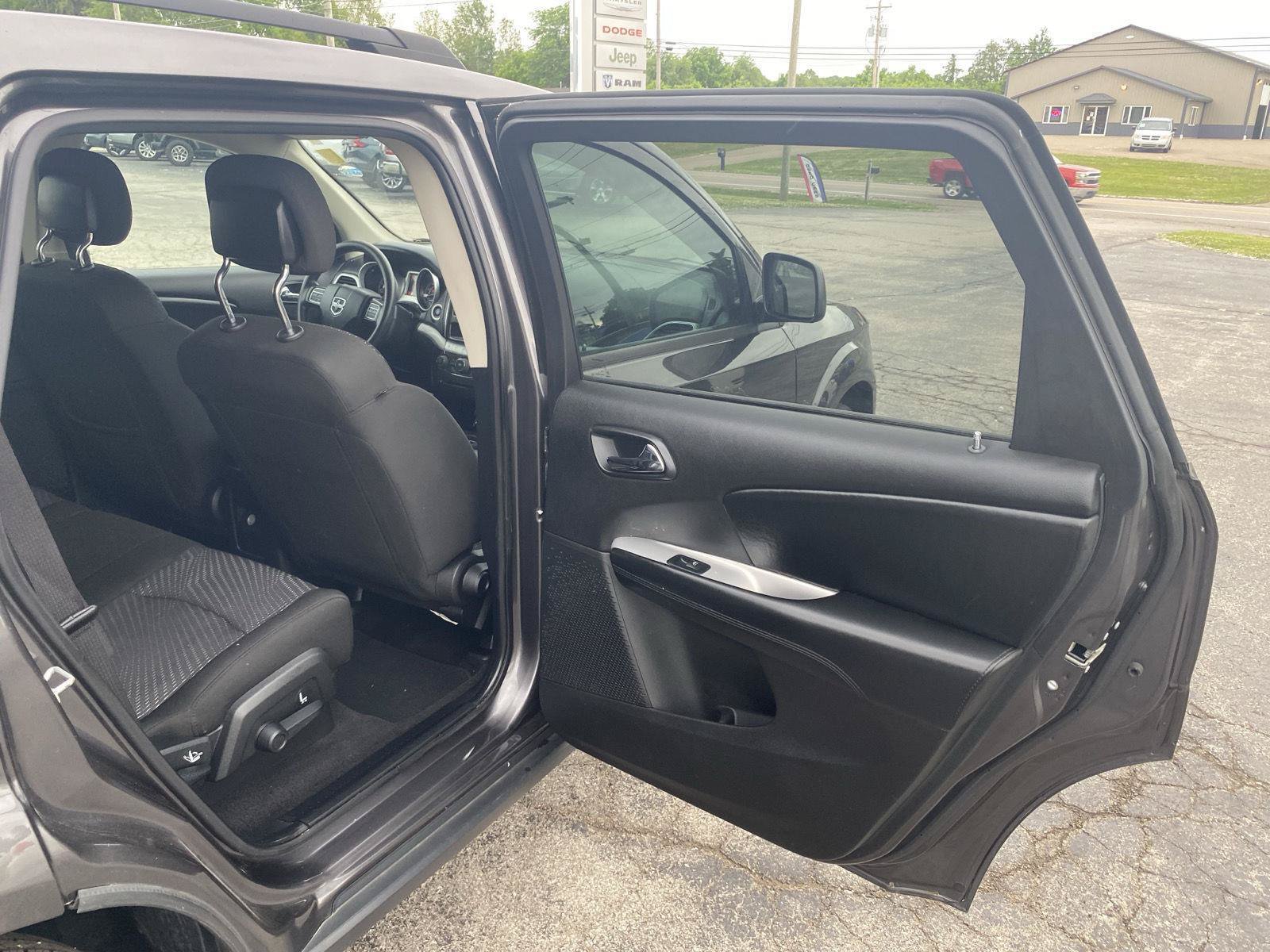 Used 2020 Dodge Journey SE w/ Blacktop Package FWD image 31