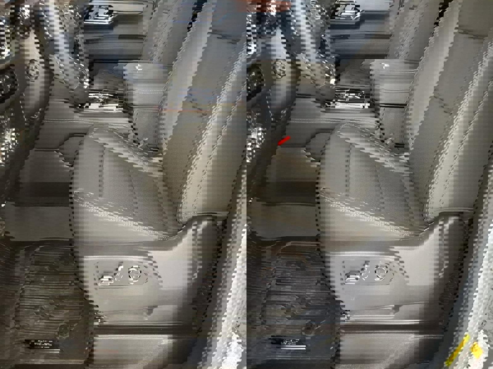 New 2025 GMC Yukon XL Denali w/ Sun & Power Step Package image 14