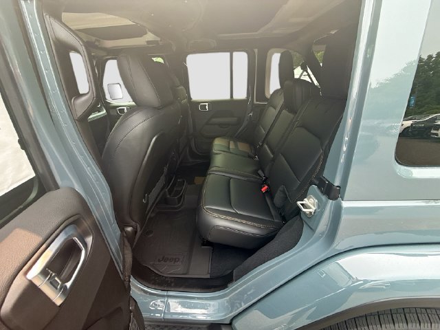 New 2026 Jeep Wrangler Unlimited Sahara AWD/4WD image 18