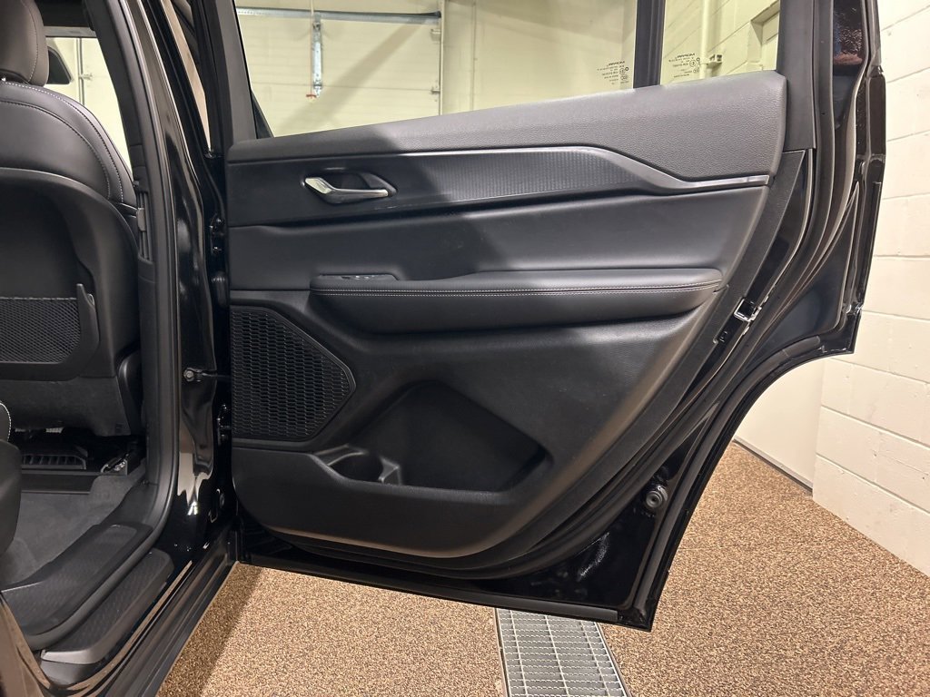 Used 2025 Jeep Grand Cherokee L Altitude image 15