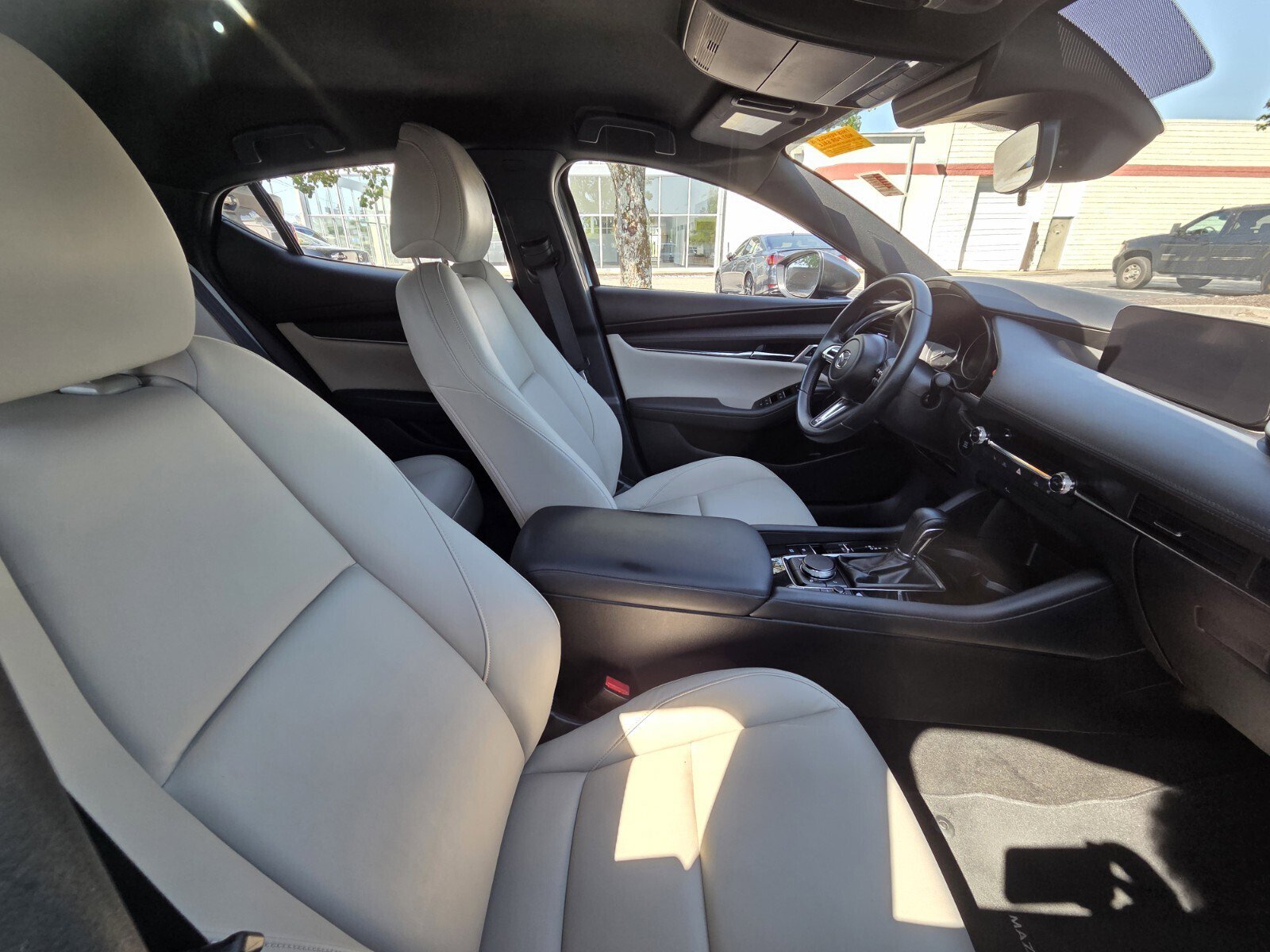 Used 2020 MAZDA MAZDA3 Hatchback w/ Preferred Package FWD image 7