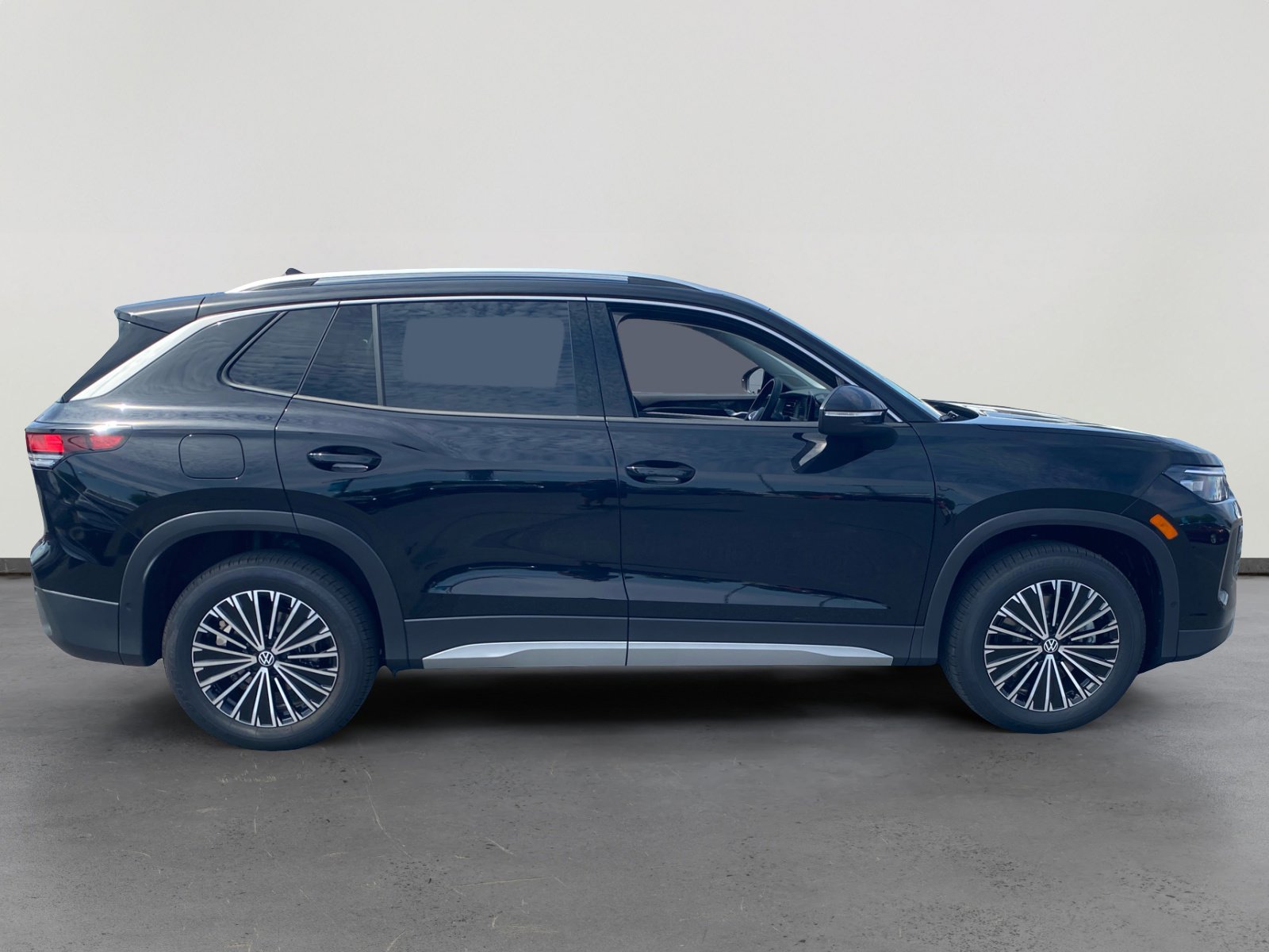 New 2025 Volkswagen Tiguan S image 6