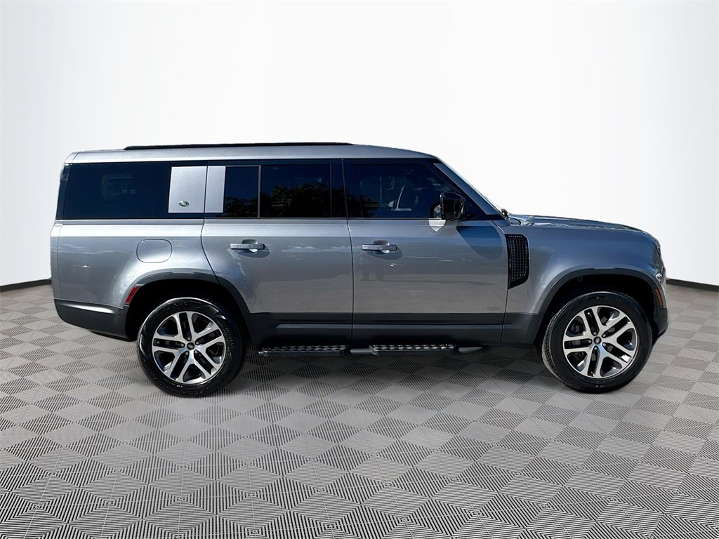 Used 2023 Land Rover Defender 130 SE image 5