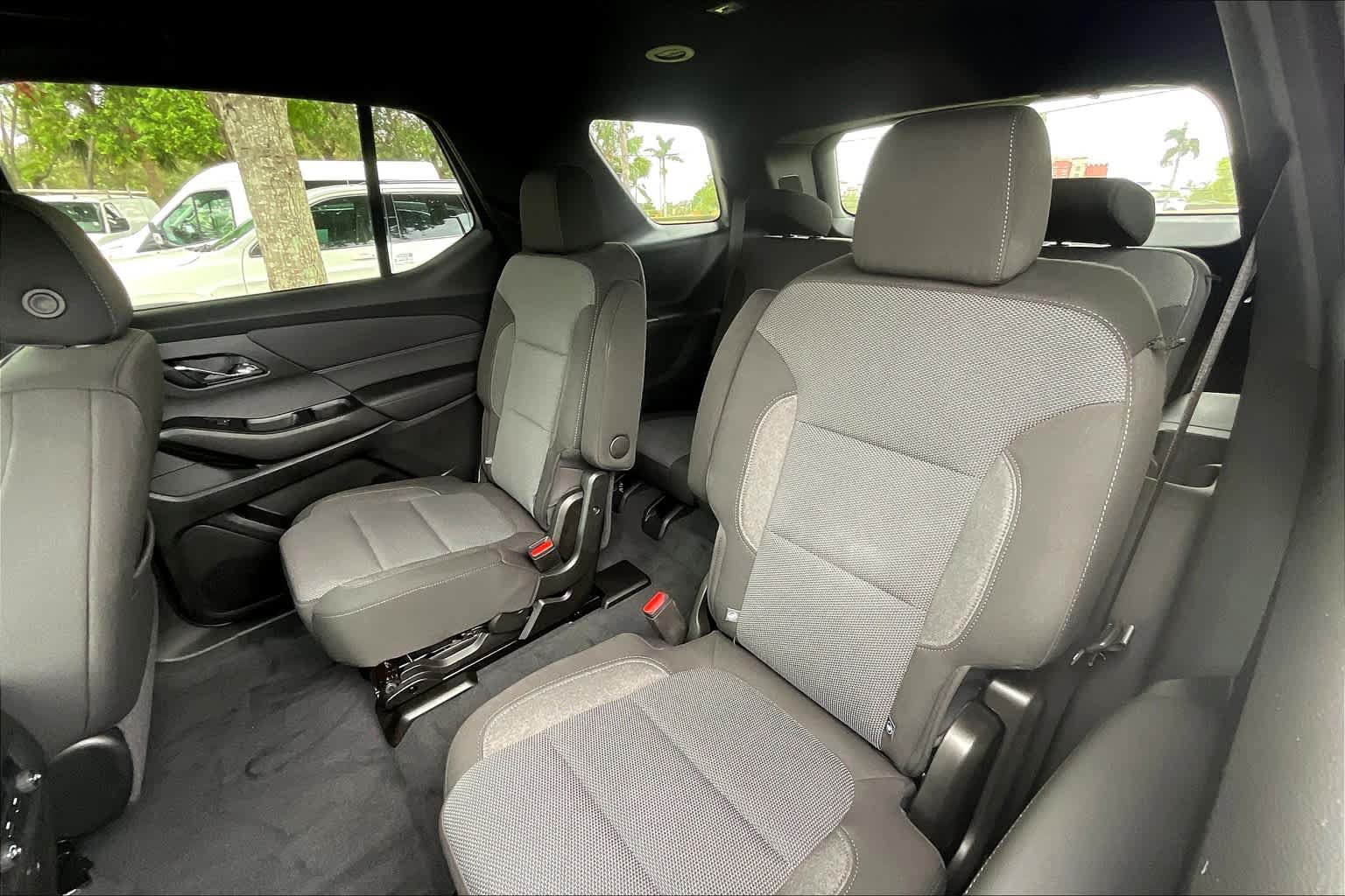 Used 2023 Chevrolet Traverse LT FWD image 25