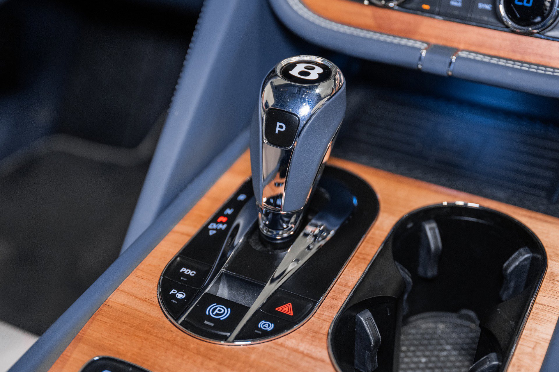 Used 2023 Bentley Bentayga image 45