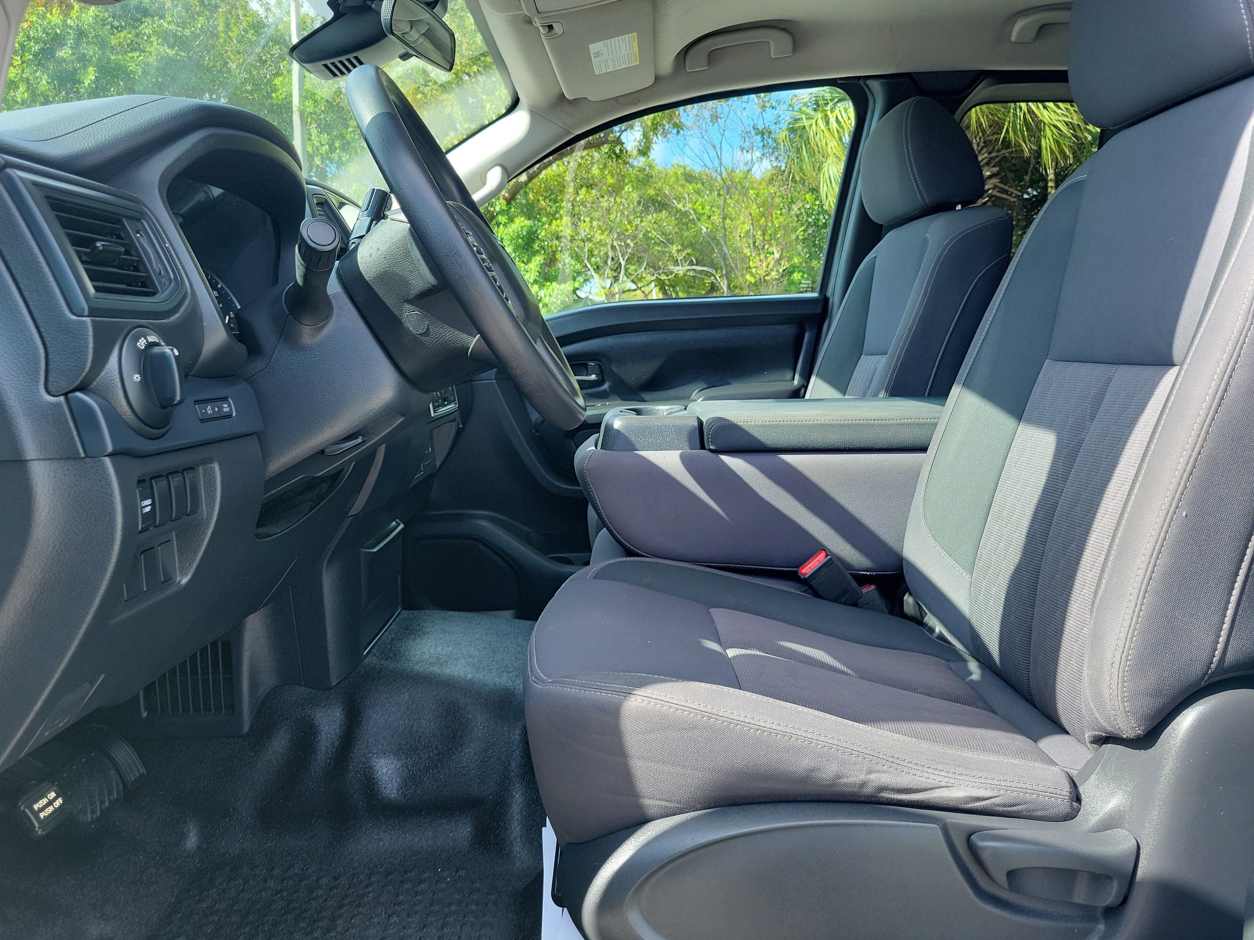 Used 2022 Nissan Titan S image 22