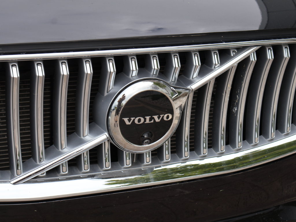 Used 2025 Volvo XC90 B6 Ultra w/ Protection Package Premier AWD/4WD image 2