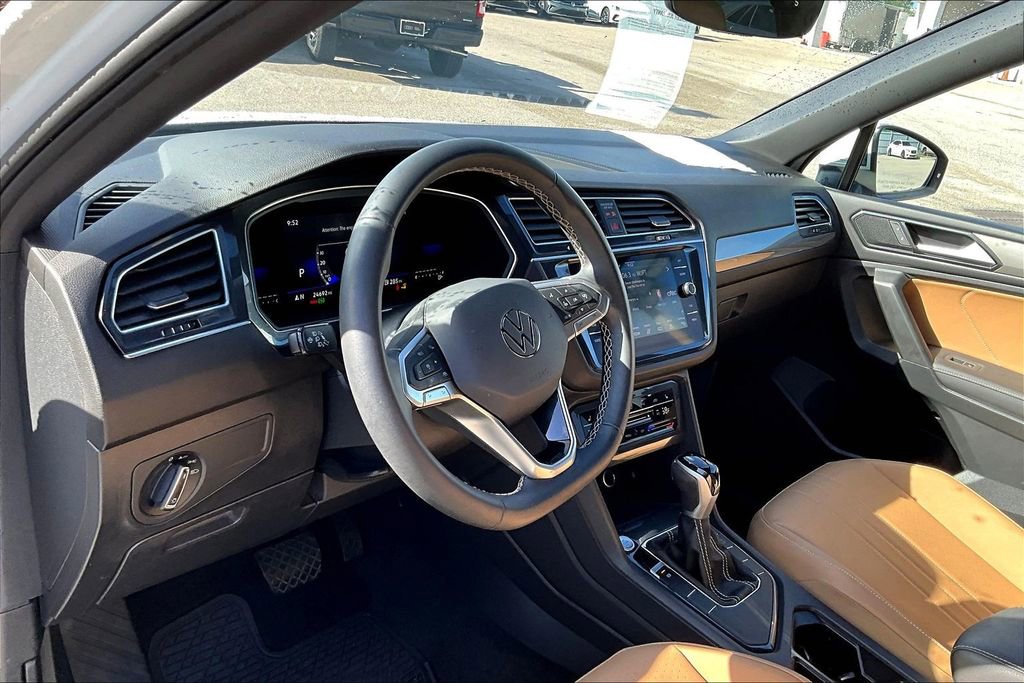 Certified 2023 Volkswagen Tiguan SE w/ Panoramic Sunroof Package image 14
