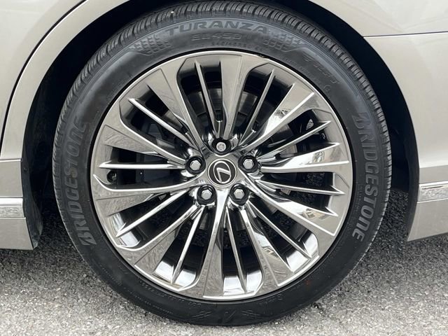 Used 2023 Lexus LS 500 w/ Accessory Package (Z2) image 11