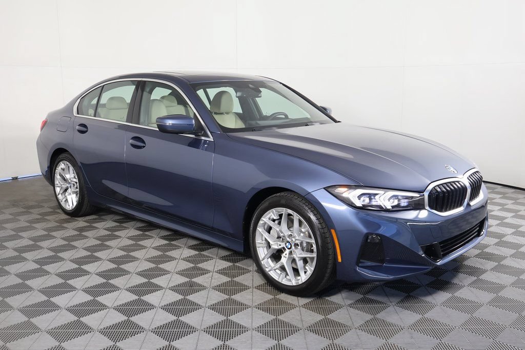 Used 2025 BMW 330i Sedan w/ Convenience Package RWD image 3