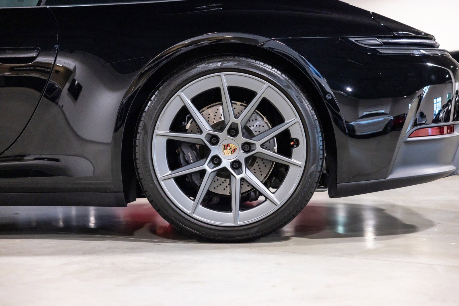 Used 2025 Porsche 911 Carrera RWD image 16