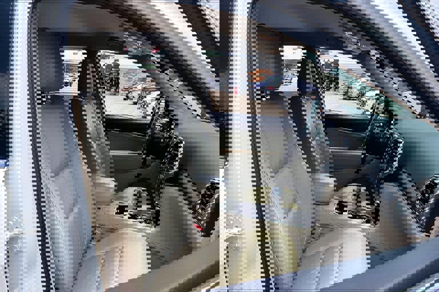 Used 2015 Jeep Grand Cherokee Limited w/ Mopar Chrome Edition Group RWD image 9