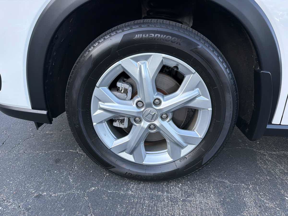 Used 2023 Honda HR-V LX image 32