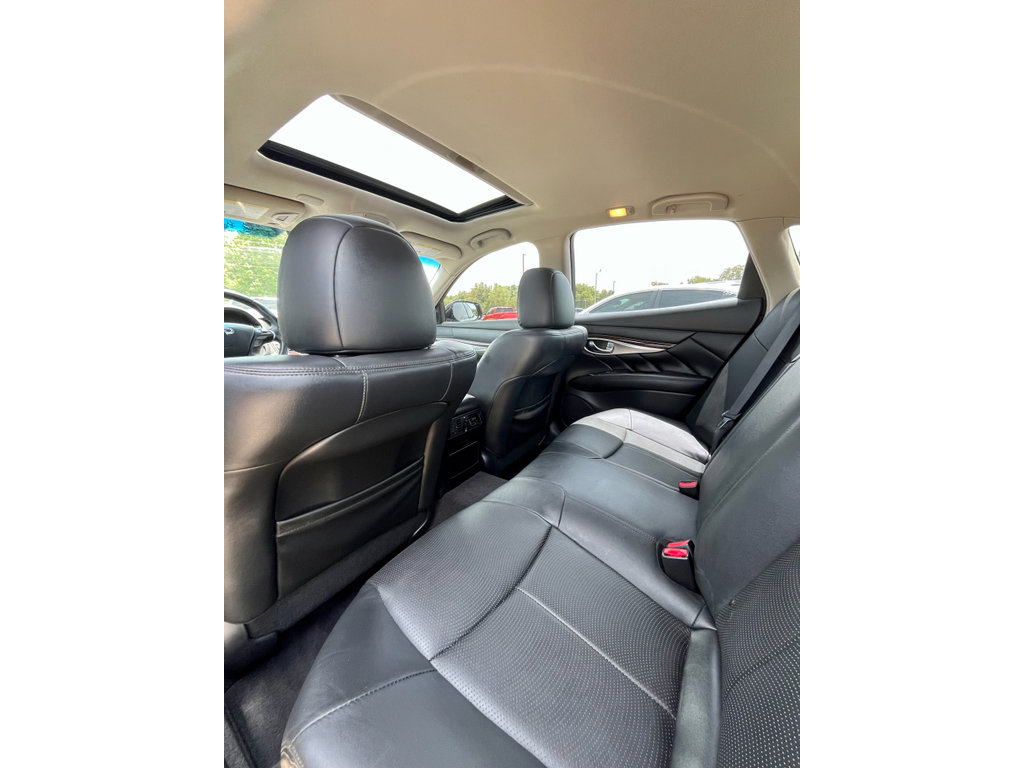 Used 2019 INFINITI Q70 Luxe w/ Proactive Package AWD/4WD image 11