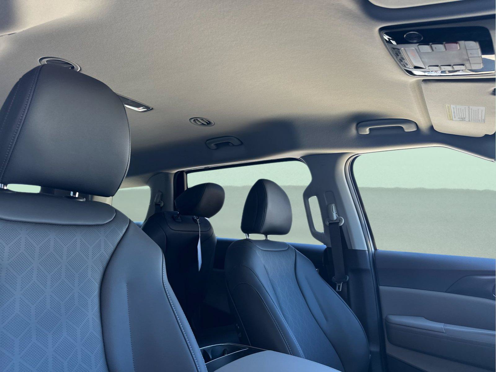 New 2027 Kia Carnival LXS FWD image 18
