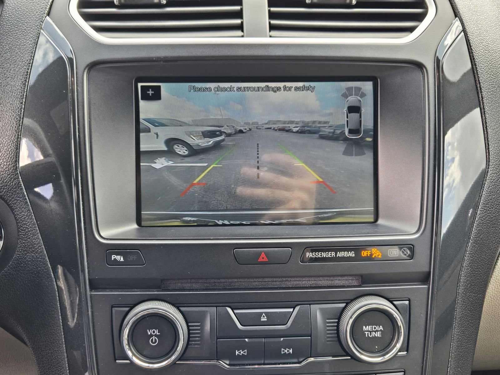 Used 2018 Ford Explorer XLT w/ Equipment Group 202A image 17