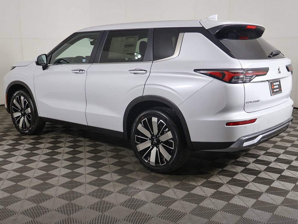 New 2026 Mitsubishi Outlander SE AWD/4WD image 16