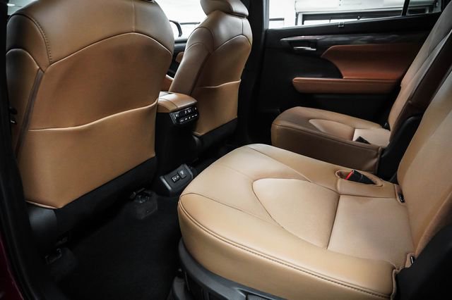 Used 2024 Toyota Highlander Platinum FWD image 21