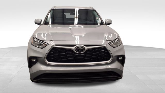 Used 2020 Toyota Highlander XLE image 2