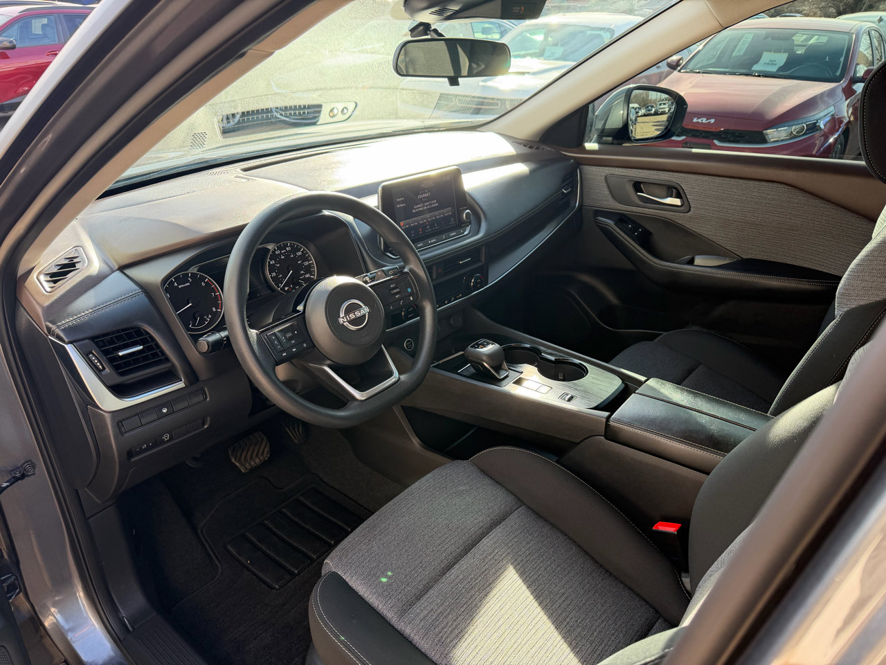 Used 2023 Nissan Rogue SV image 12