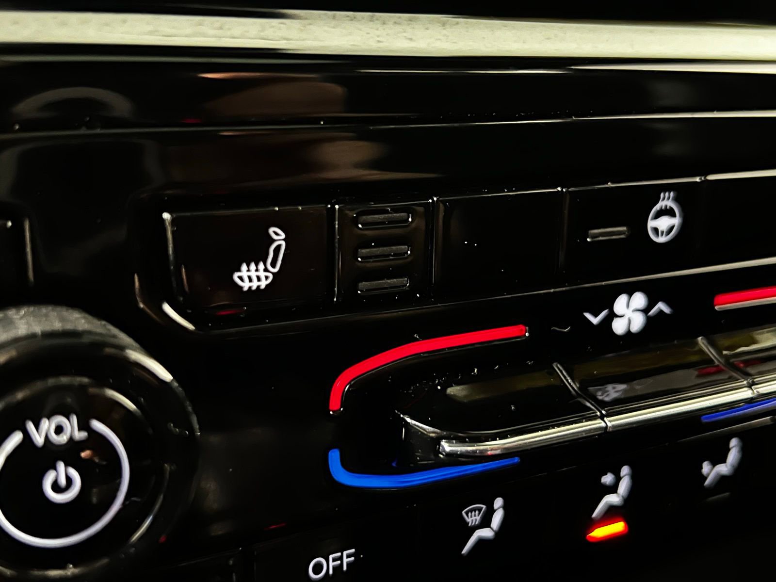 Used 2023 Jeep Grand Cherokee Altitude image 21