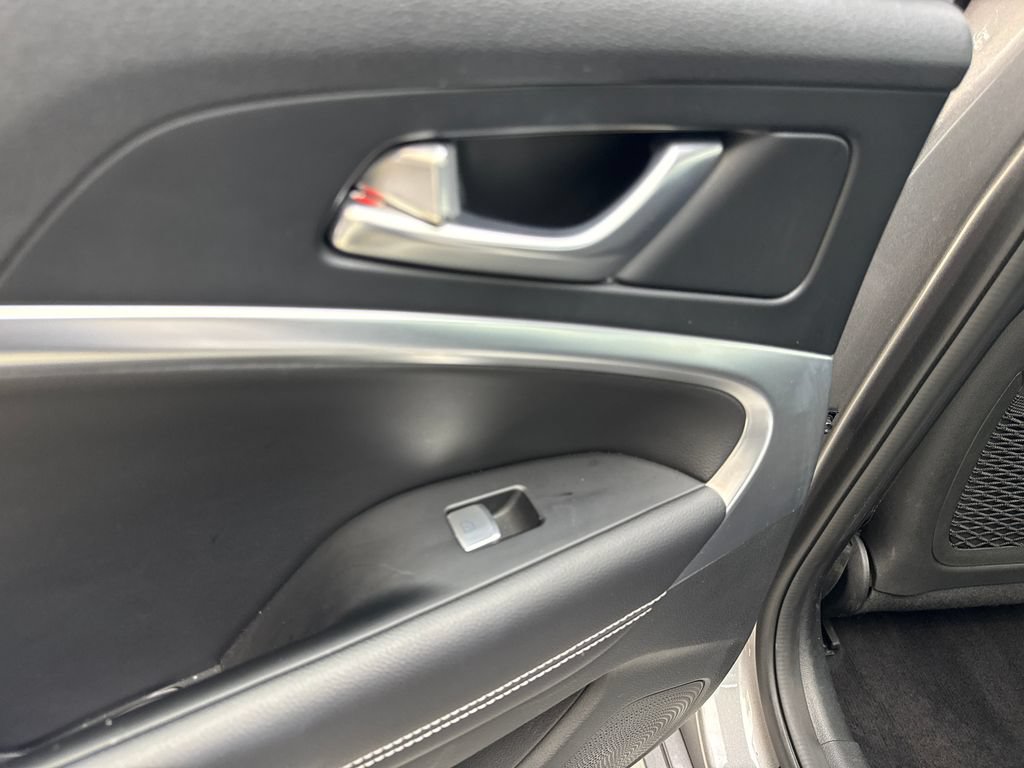 Used 2025 Genesis G70 2.5T RWD image 38