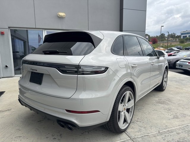 Used 2022 Porsche Cayenne Platinum Edition image 8